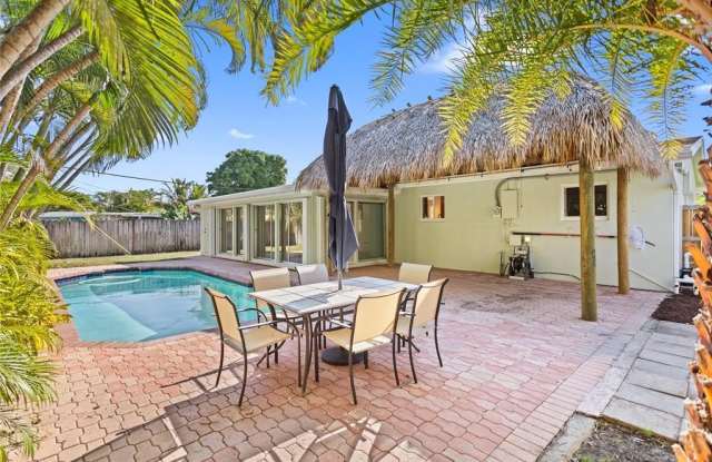 2325 NE 9th St photos photos