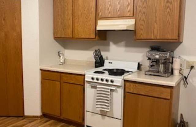 750 Broadway Avenue South - 1 photos photos