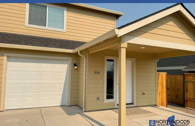 Newer Build- 3 Bedroom 2.5 Bath Home in Talent photos photos