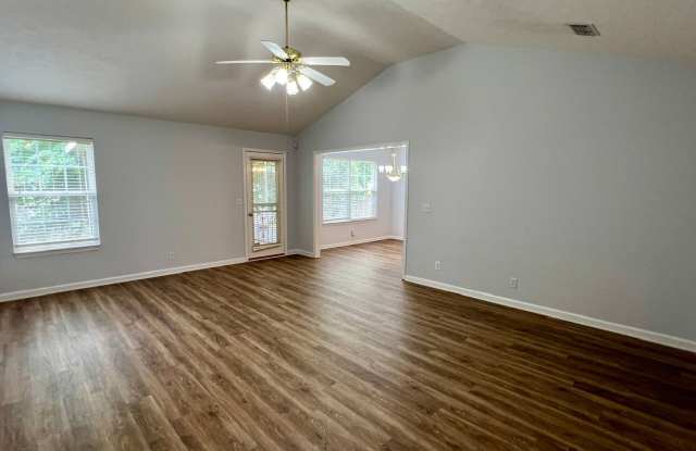 3 bed, 2 Bath, Garage + Screened Back Porch, Near Cason Ln Gallery 3