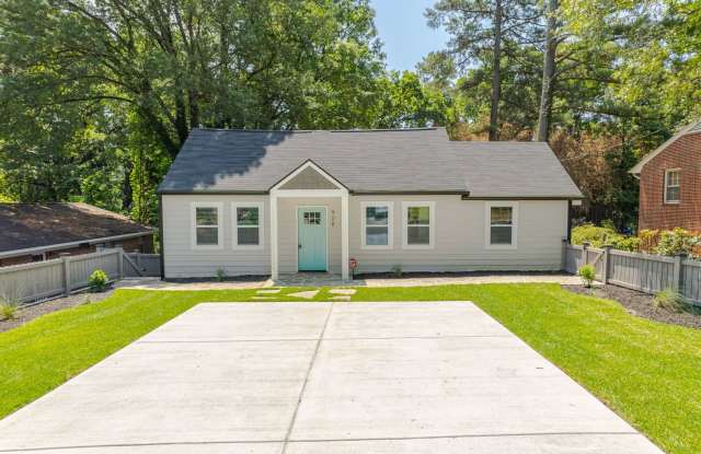 Room in 6 Bedroom Home at Fiske St photos photos