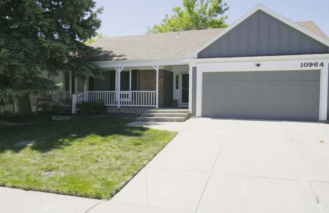Spacious 4BR House on quiet cul de sac near Standley Lake photos photos