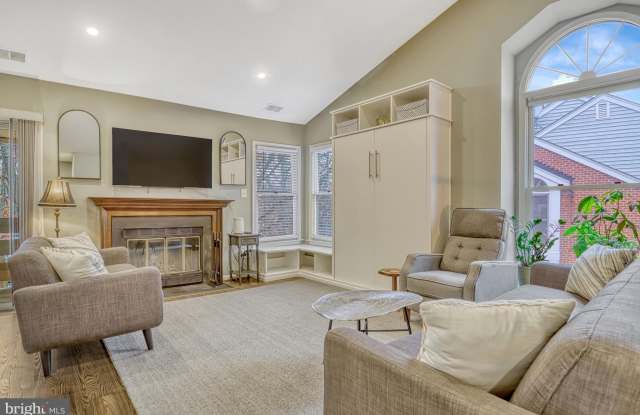 7598-N LAKESIDE VILLAGE Drive Gallery 3