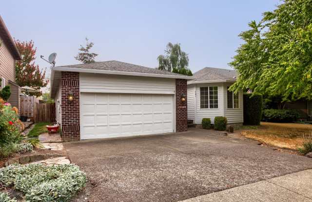 Single-Level 3BR/2BA Ranch on a Quiet Dead-End Street in Progress Ridge Gallery 1