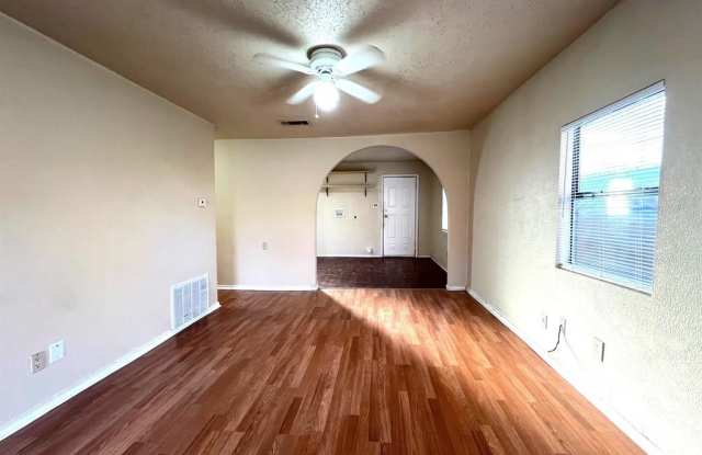 4700 Shackleford Street Gallery 4