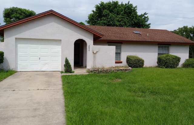 2/2 On Large Corner Lot Located in Pepper Mill!!! Gallery 1