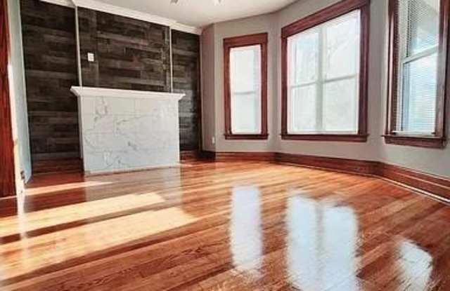2256 Montclair Street Gallery 3