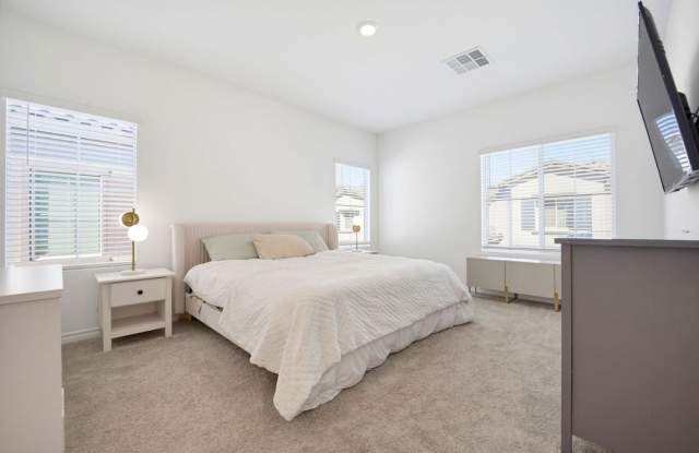 Fully Furnished 2023 Gated Townhome – 2BD/2.5BA, Pool & Garage – Avail 2/1 Gallery 4