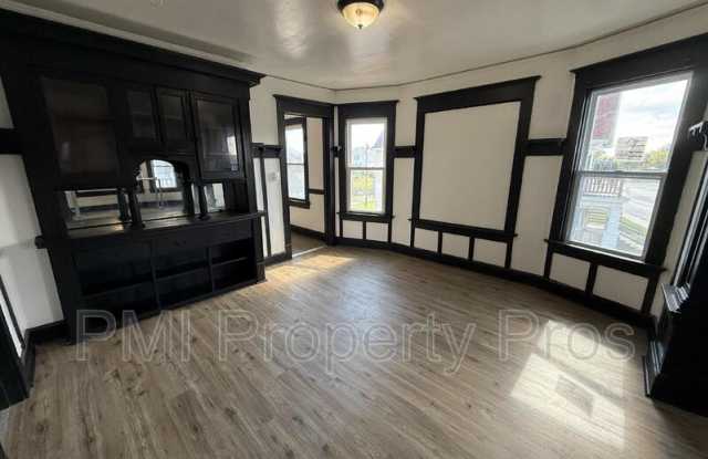 2940 N Teutonia Ave photos photos