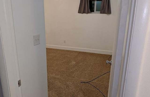 Updated 2-Bedroom Apartment with Garage & Central Air in Ogden! Gallery 4