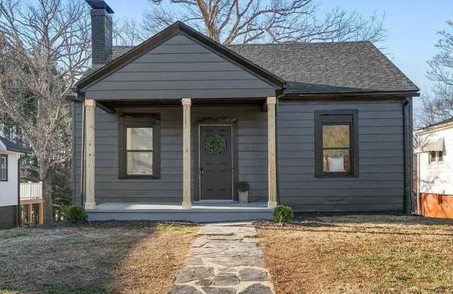 2 Bedroom 1 Bathroom House Available to Rent for $895/ Mo photos photos