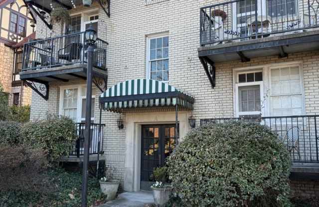 Fully Furnished Newly Renovated 2 Bedroom Convenient to Moses Cone Hospital - Flexible Lease Terms Available! photos photos Fully Furnished Newly Renovated 2 Bedroom Convenient to Moses Cone Hospital - Flexible Lease Terms Available! photos photos