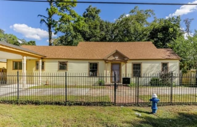 7025 Foster St - 7025 Foster Street, Houston, TX 77021