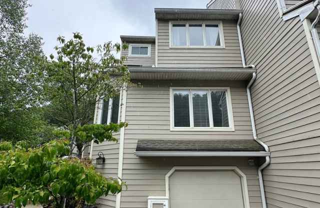 Beautiful 3BR/2.5BA Townhome - 428 Wooded Way, Delaware County, PA 19073