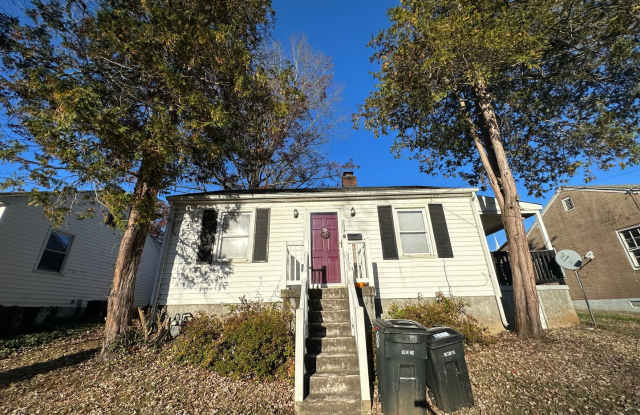 Talk about close to everything! 2 bedroom, 1 bath in Lynchburg City! photos photos