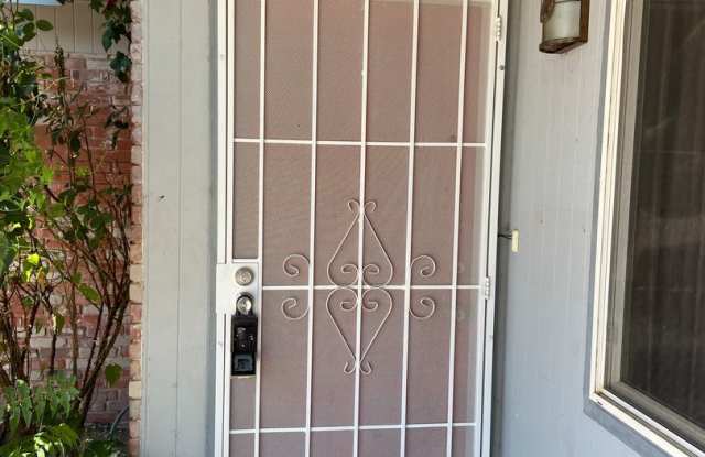 Eastside home for rent by Eastwood High School Gallery 4