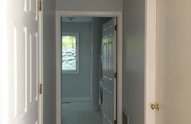 116 Courtyard Lane Gallery 2