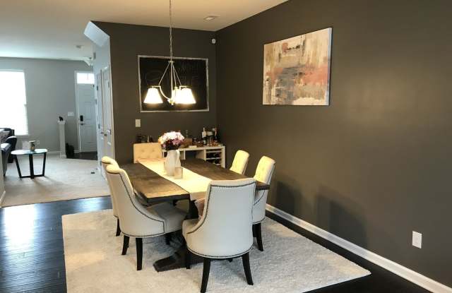 1637 Fleetwood Dr Gallery 2