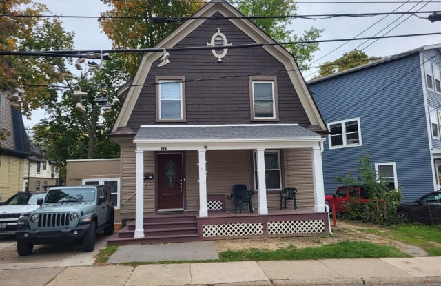 926 Greenwood Ave - 926 Greenwood Avenue, Ann Arbor, MI 48104