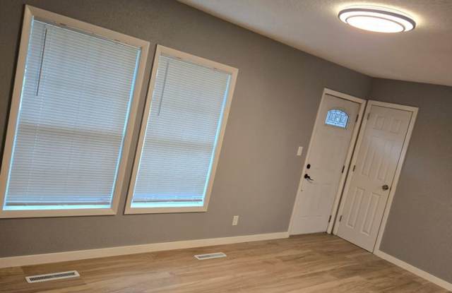 Freshly renovated, bright, and ready for you! Gallery 3