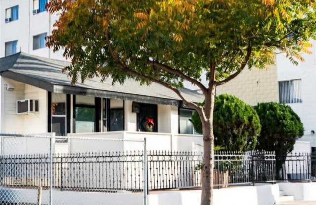 240 Linden Avenue - 240 Linden Avenue, Long Beach, CA 90802