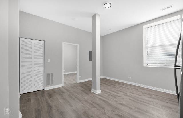 801 E Drexel Square Hyde Park Apartments Gallery 3