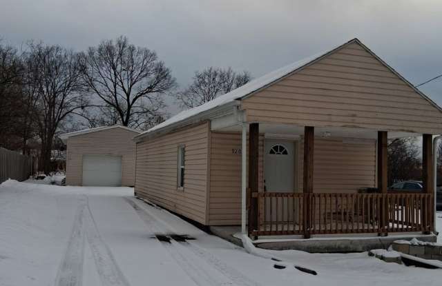 Quaint Newly-renovated Bungalow photos photos