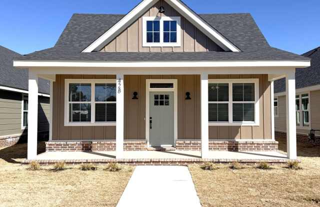 3 Bed | 2 Bath House | Fridge will be add upon move in. photos photos