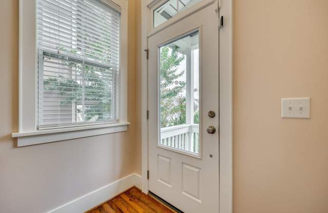 Gorgeous 4 bedroom 3.5 bath home in Riverwalk of Rock Hill! Gallery 4