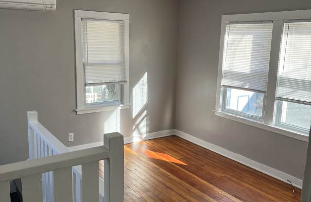 104 Grand Avenue Northeast photos photos