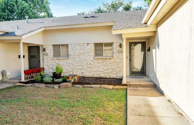 Spacious 3 bed / 2 bath duplex unit looking for the right residents.  Well maintained. NO PETS ALLOWED. Gallery 4