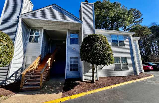 2 bedroom 2 bathroom condo blocks from the Virginia Beach Oceanfront. photos photos