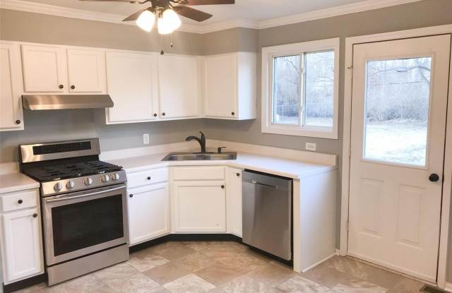 Large Yard! 3 Bed 1 Bath photos photos