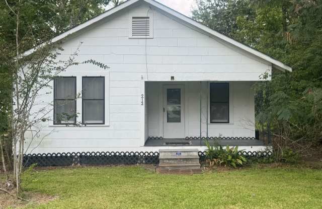 Charming 2 Bedroom 1 Bath In Boyce! photos photos
