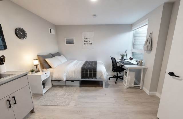 Clara Apartments - Student Housing Gallery 3