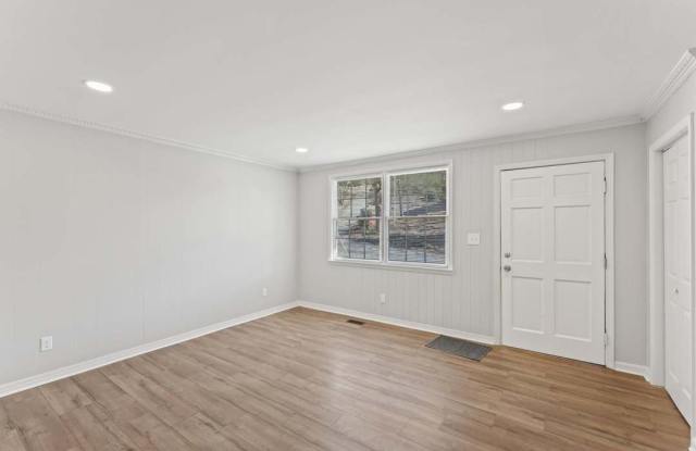 1000 Jacque Circle Gallery 3