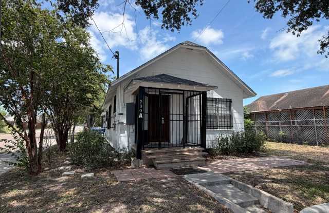 THREE BEDROOM ONE BATH HOUSE Gallery 1