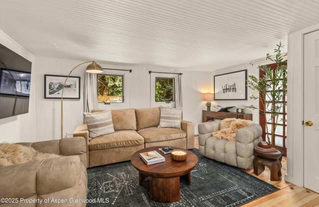 500 W Francis Street unit: Carriage House photos photos