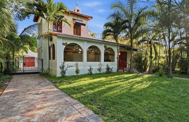 1137 Asturia Ave photos photos