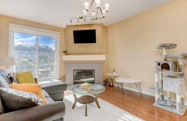 2050 Camino De La Reina - 2050 Camino De La Reina, San Diego, CA 92108