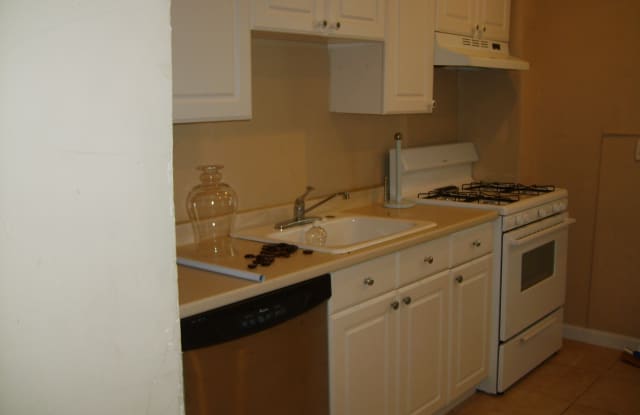 4526 Baker Street - 1 Gallery 4