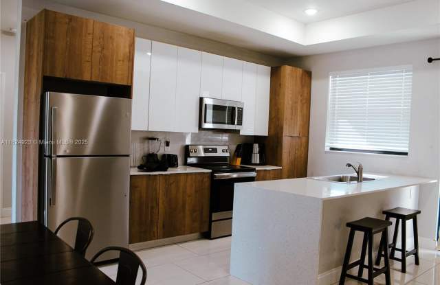 2915 65th St. West photos photos