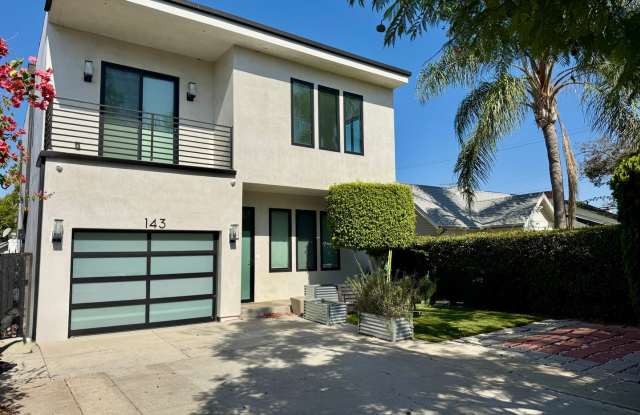 Five Bedroom/Four Bathroom Luxury House in Koreatown photos photos