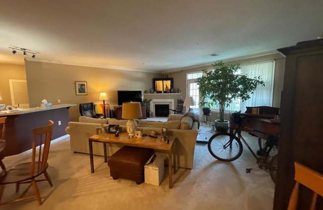 213 MASTERSON COURT Gallery 2