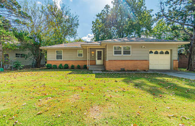 Three Bedroom Home in tree filled neighborhood! photos photos Three Bedroom Home in tree filled neighborhood! photos photos