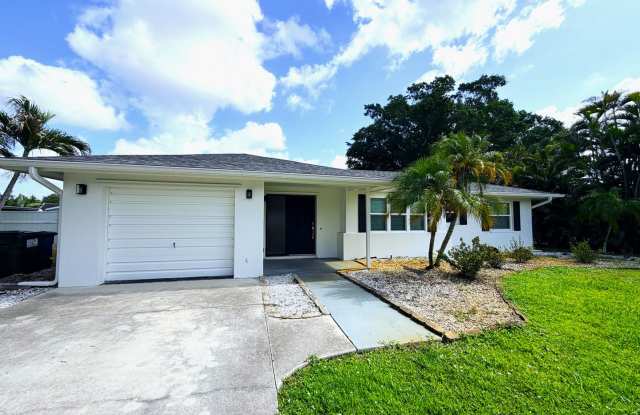 3/2/1 car garage in S. Ft. Myers Off Cypress Lake! photos photos