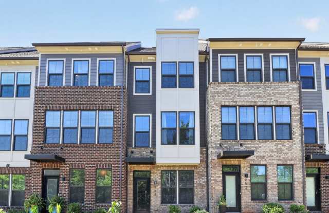 Summer Rent Special on this Beautiful Three Bedroom Townhouse! photos photos