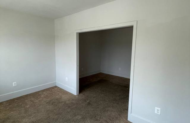 6007 Spruce St Gallery 2