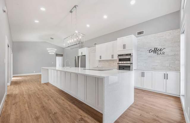 21356 SUMMERTRACE Circle Gallery 3