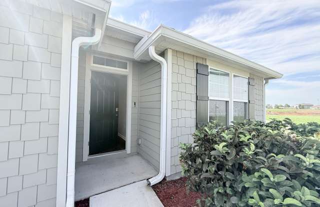 Huge Fenced Yard in a Quiet Cul-de-Sac! Gallery 3